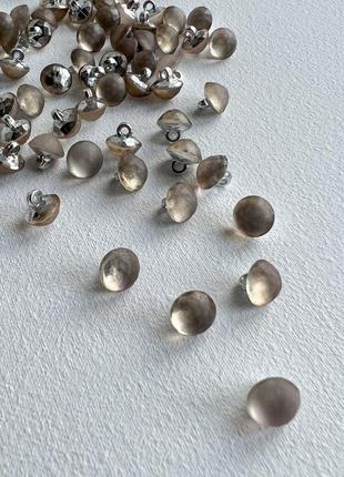 600/048 ґудзик блузочний на ніжці з камнем бежевий 9мм пластик