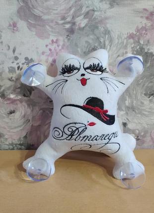 Іграшка кіт саймона у машину з вишивкою кішка автоледі білий