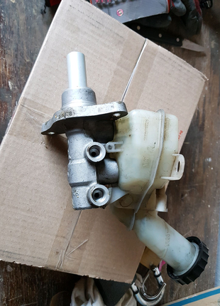 Головний гальмівний циліндр лансер 10