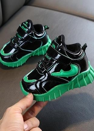 Кросівки на хутрі