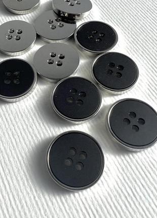Гудзик костюмна основа срібло серединка пластик 4отв чорний 17мм метал