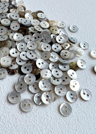 Ґудзик сорочковий тоненький блискучий 2отв бежевий 9мм мушля