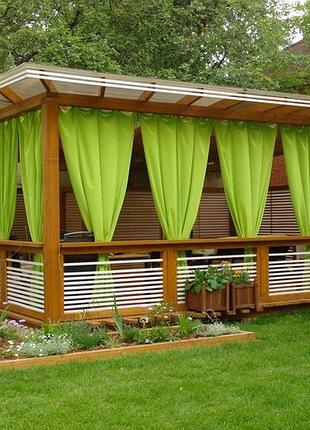 Великі дерев'яні альтанки