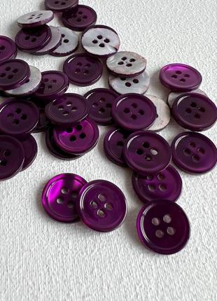 Пуговица рубашечна тоненькая 600/252 4отв фиолетова 12мм ракуш