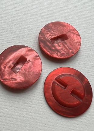 Пуговица гладкая перламутр на ножке красная 17мм ракуш
