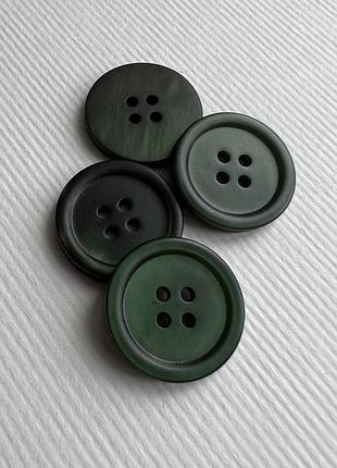 Ґудзик бортик перламутр темний зелений 20мм ракуш