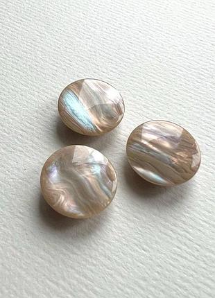 Пуговица костюмная перламутр на ножке бежевая 18мм пластик