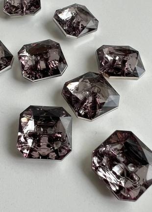 Пуговица  костюмная зеркальная квадратная 2отв фиолетовая 20мм пластик