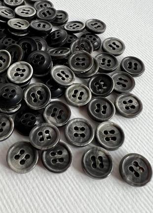 Ґудзик сорочковий бортик з сірими плямками 4отв чорний 11мм пластик