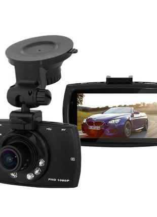 Видеорегистратор с экраном в 2.7 дюйма с большим разрешением full hd 1920x1080p, и углом обзора в 170 градусов
