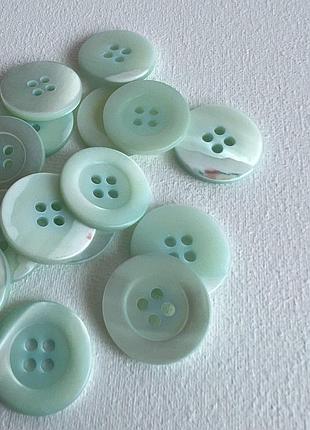 Пуговица гладкая с бортиком мятная 4отв зеленая 17мм ракуш