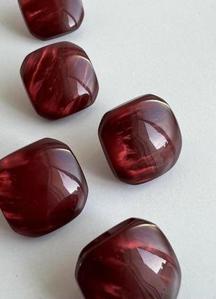 Пуговица костюмная квадратная на ножке бордо 20мм пластик