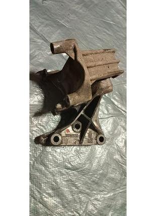 Кронштейн подушки двигуна opel vectra b 2.0 dci