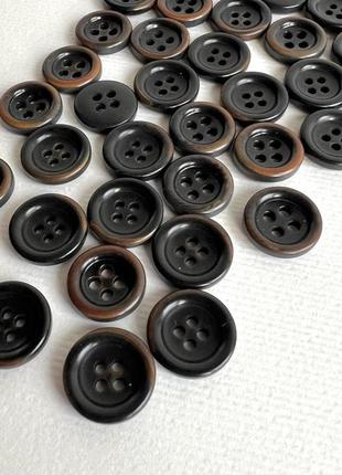 Пуговица рубашечная коричневый бортик 4отв черная 15мм пластик