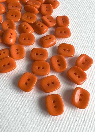Пуговица  блузочная изогнутая 2отв оранжевая 11/9мм муранское стекло