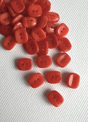 Пуговица  блузочная изогнутая 2отв красная 11/9мм муранское стекло