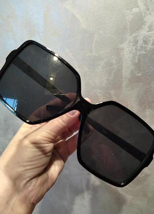 Солнцезахистні окуляри