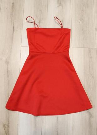 Красивое платье на бретелях