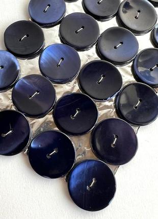 Пуговица 7/651 гладкая изогнутая перламутровая 2отв 24мм синяя ракуш