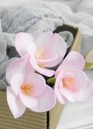 Шпильки фрезия розовая