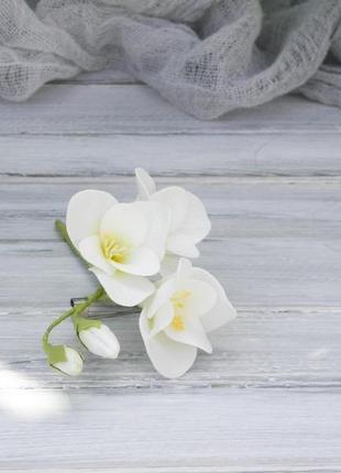 Брошь- бутоньерка фрезия