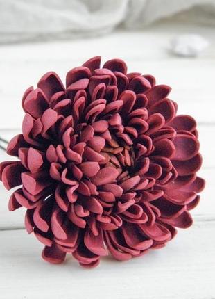 Шпилька хризантема бордовая, осенний аксессуар, свадебная заколка с цветами