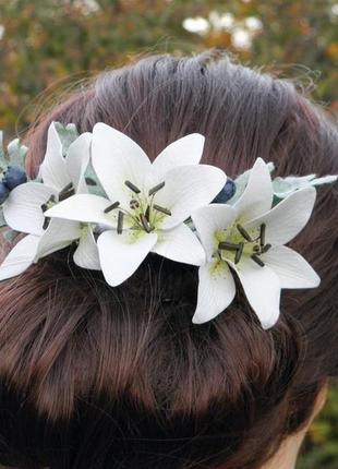 Свадебный гребень с цветами белой лилии, гребень в прическу невесты, красивый гребешок в волосы6 фото