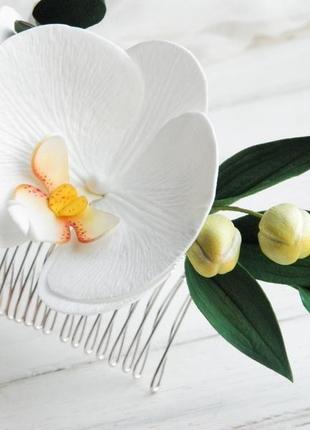 Гребень с белыми орхидеями в прическу невесте7 фото