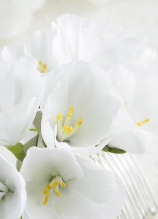 Гребень с белыми цветами в прическу, гребешок с яблоневым цветом