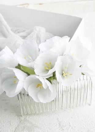 Гребень с белыми цветами в прическу, гребешок с яблоневым цветом