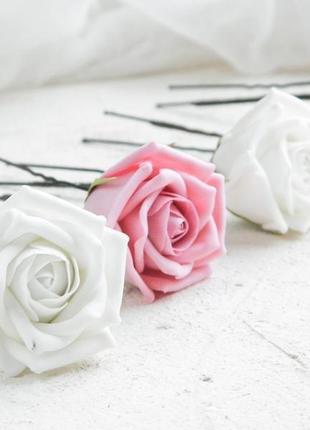 Шпильки с белыми и розовыми розами, цветы в прическу невесте5 фото