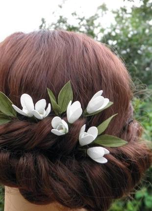 Белые шпильки для волос с цветами подснежниками2 фото