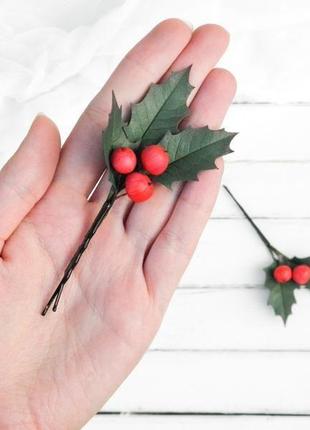 Новорічна шпилька з листям і ягодами гостролиста / шпильки новорічні6 фото