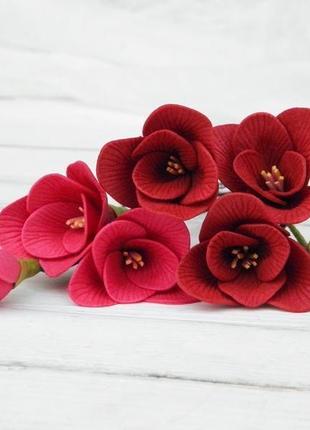 Шпильки с цветами фрезии / малиновые и бордовые цветы в прическу4 фото