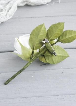 Шпильки і бутоньєрка з білими квітами / весільна бутоньека / шпильки з трояндами нареченій7 фото