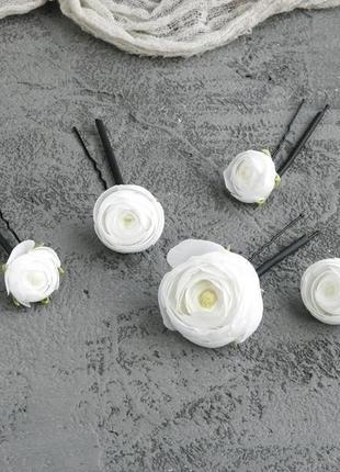 Шпильки для волос с белыми цветами ранункулюсами / свадебные шпильки6 фото
