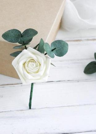 Бутоньєрка з трояндою і евкаліптом / бутоньєрка з квітами нареченому