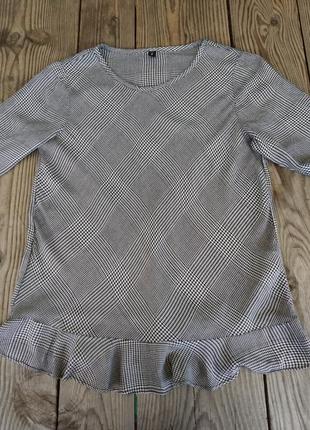 Цікава блузка з рюшами