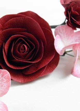 Шпильки з квітами у зачіску бордові шпильки з трояндами4 фото