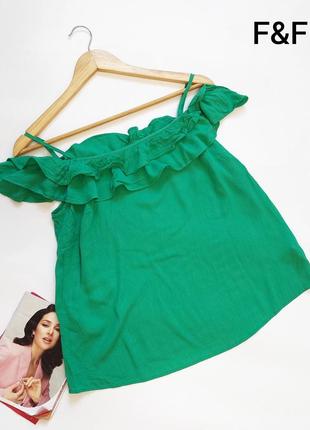 Нова жіноча зелена блуза вілього крою з рюшами, на бретелях з відкритими плечами від бренду f&f. сток