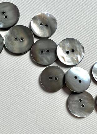 Пуговица 7/718 гладкая плоская перламутр cерая 22мм ракуш