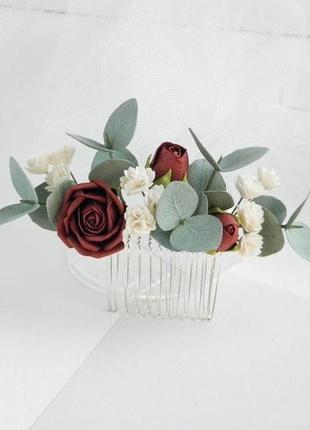 Гребінець для волосся з бордовими трояндами і евкаліптом весільний гребінь з квітами гіпсофіли4 фото