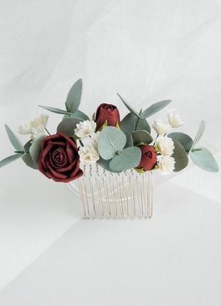 Гребінець для волосся з бордовими трояндами і евкаліптом весільний гребінь з квітами гіпсофіли7 фото