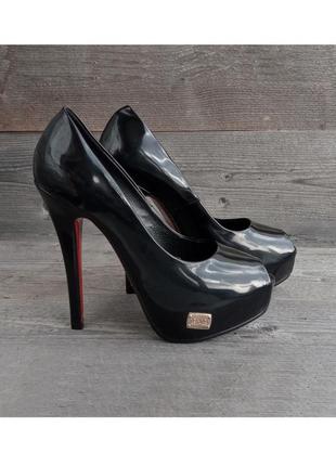 Черные туфли босоножки лаковые лабутен на высоком каблуке лодочки на шпильке открытый носок стрипы1 фото