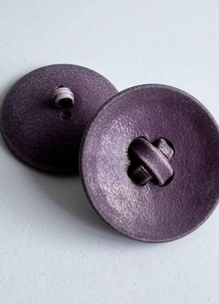 Пуговица костюмная изогнутая плетеная серединка на ножке фиолетовая 34мм пластик