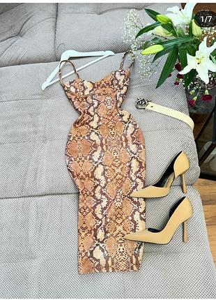 Сукня футляр