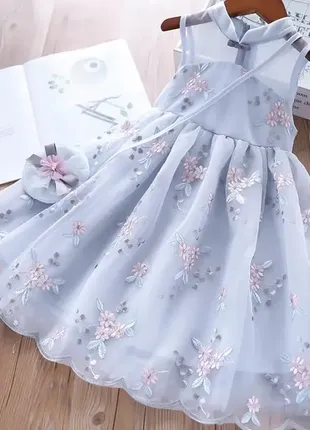 Нарядное платье для девочки размер 140 голубое с вышивкой