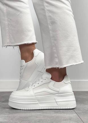 Білі жіночі кросівки кеди з сіткою на високій підошві потовщеній