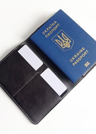 Шкіряна обкладинка для паспорта ручної роботи1 фото