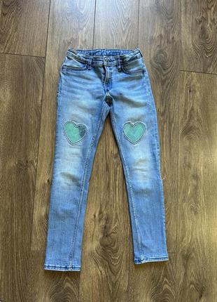 Джинсы с сердечками skinny 7/8 лет